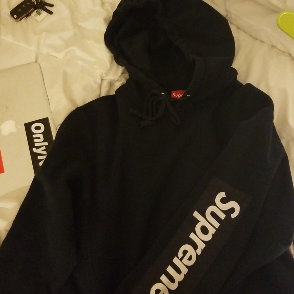 Supreme - Picture 2 of 4
